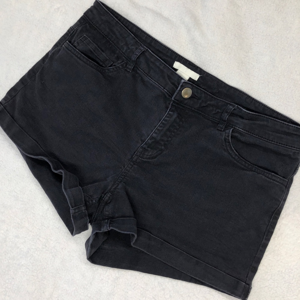H&M EUC Black Denim Casual Cuffed Hem Shorts size 10